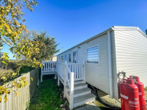 Wonderful 8 Berth Caravan At Seawick Holiday Park In Clacton-On-Sea Ref 27077R